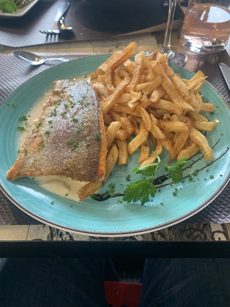 Filet de Truite Saumonée Du Jura Beurre Nantais Et Frites Maison